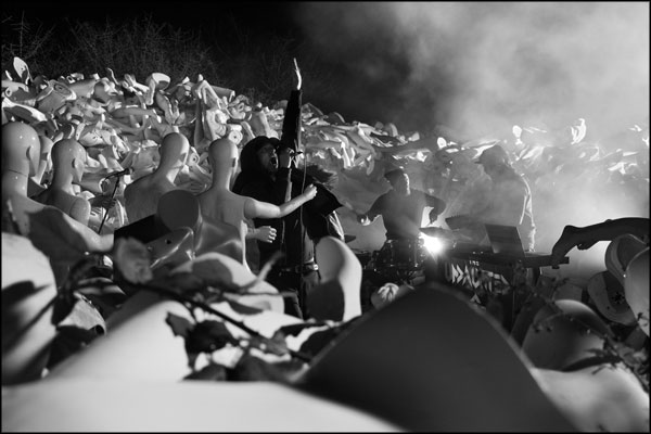 The Undaunted play on as the mannequins of Mannakin begin to take over! Photography by Greig Clifford